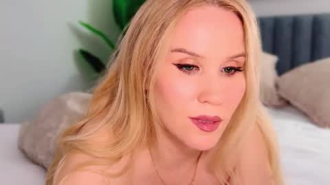 Mya-be Yours P online show from 12/19/25, 08:49