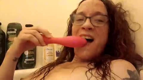 Snapshot of mybell8882 chatting on 11/03/25, 03:57 Gypsy online show from 11/03/25, 03:57