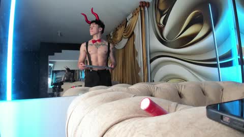 Snapshot of myc_hot chatting on 01/29/25, 09:33 Kevin online show from 01/29/25, 09:33