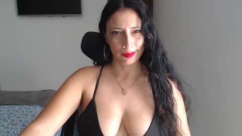 Snapshot of myc_sw_couple chatting on 10/01/25, 03:51 mary and charlie online show from 10/01/25, 03:51