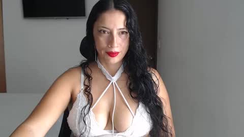 Snapshot of myc_sw_couple chatting on 11/08/25, 04:07 mary and charlie online show from 11/08/25, 04:07