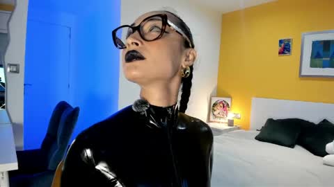 Lola online show from 03/20/26, 07:41