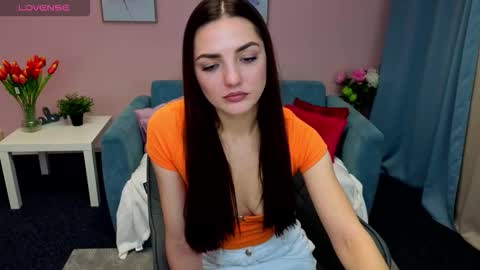 Snapshot of myellaluvs chatting on 10/15/25, 09:15 Ella online show from 10/15/25, 09:15