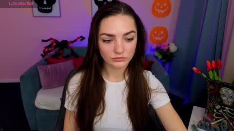 Snapshot of myellaluvs chatting on 10/31/25, 02:40 Ella online show from 10/31/25, 02:40