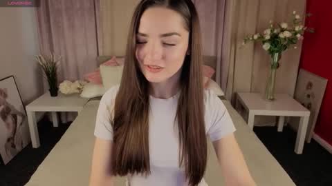 Snapshot of myellaluvs chatting on 11/04/25, 03:00 Ella online show from 11/04/25, 03:00