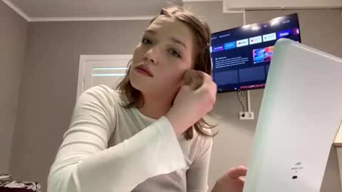 Snapshot of myeshapolitowski chatting on 11/08/25, 05:23 Amlie online show from 11/08/25, 05:23