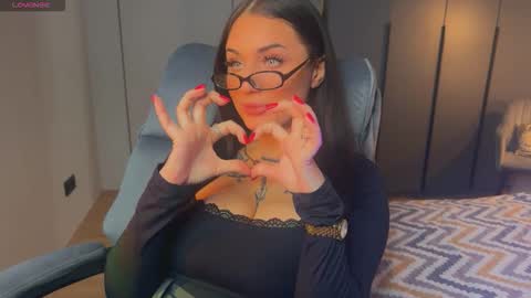 Snapshot of mygoddesshecate chatting on 10/13/25, 04:34 Hecate online show from 10/13/25, 04:34