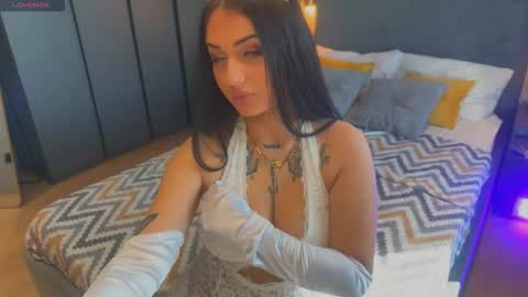 Snapshot of mygoddesshecate chatting on 10/16/25, 06:14 Hecate online show from 10/16/25, 06:14