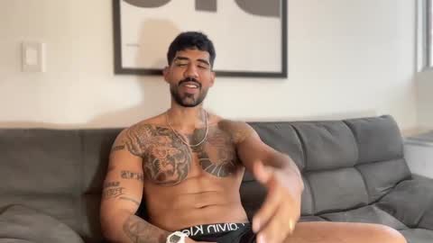 Snapshot of myke_esthetic chatting on 01/03/25, 10:19 Myke esthetic online show from 01/03/25, 10:19