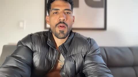 Snapshot of myke_esthetic chatting on 01/05/25, 10:29 Myke esthetic online show from 01/05/25, 10:29