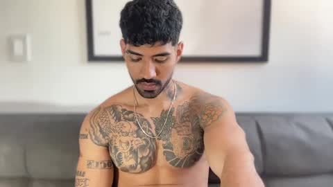 Snapshot of myke_esthetic chatting on 01/13/25, 06:05 Myke esthetic online show from 01/13/25, 06:05