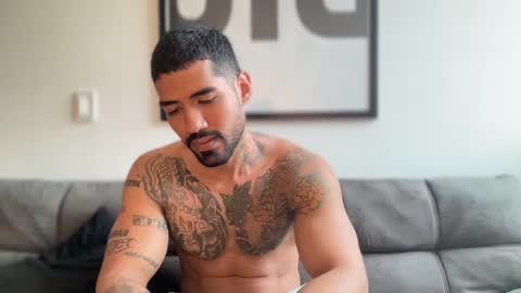 Snapshot of myke_esthetic chatting on 02/28/25, 01:14 Myke esthetic online show from 02/28/25, 01:14