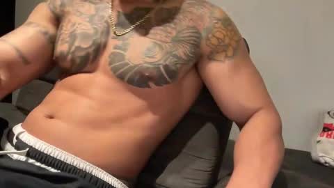 Snapshot of myke_esthetic chatting on 10/17/25, 11:07 Myke esthetic online show from 10/17/25, 11:07