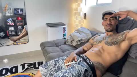 Myke esthetic online show from 12/04/25, 06:49