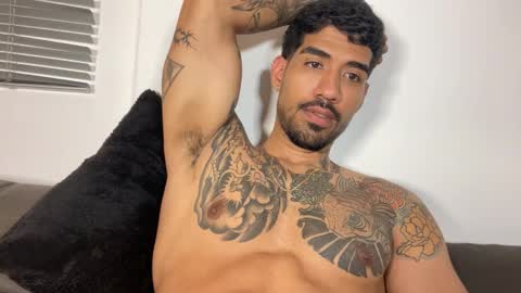 Myke esthetic online show from 12/17/25, 08:42