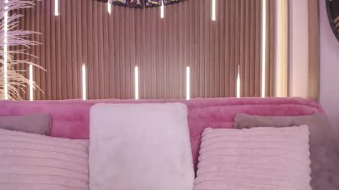 Snapshot of myladreams_ chatting on 10/18/25, 03:53 Myla online show from 10/18/25, 03:53