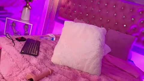 Snapshot of myladreams_ chatting on 05/22/26, 04:52 Myla online show from 05/22/26, 04:52