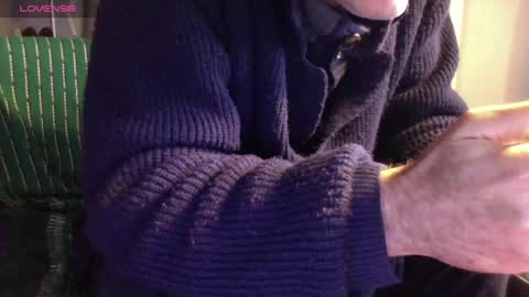 Snapshot of mynakedbeach chatting on 02/01/25, 12:47 Bi sexy guy lovense hush is on private is open or password show tip if you like. online show from 02/01/25, 12:47