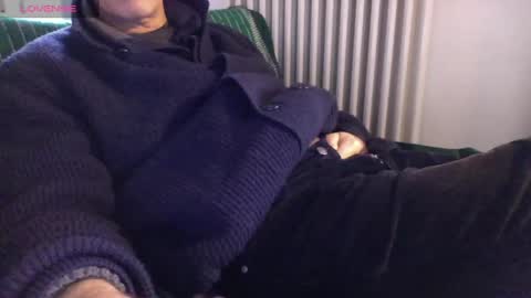 Snapshot of mynakedbeach chatting on 02/05/25, 03:09 Bi sexy guy lovense hush is on private is open or password show tip if you like. online show from 02/05/25, 03:09