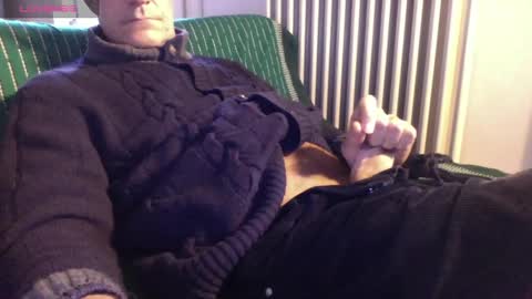 Snapshot of mynakedbeach chatting on 02/06/25, 03:31 Bi sexy guy lovense hush is on private is open or password show tip if you like. online show from 02/06/25, 03:31