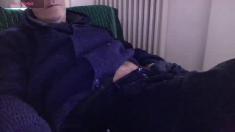 Snapshot of mynakedbeach chatting on 02/08/25, 10:07 Bi sexy guy lovense hush is on private is open or password show tip if you like. online show from 02/08/25, 10:07