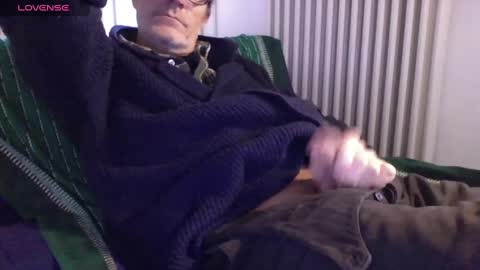 Snapshot of mynakedbeach chatting on 02/27/25, 07:12 Bi sexy guy lovense hush is on private is open or password show tip if you like. online show from 02/27/25, 07:12