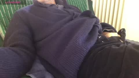 Snapshot of mynakedbeach chatting on 03/08/25, 08:11 Bi sexy guy lovense hush is on private is open or password show tip if you like. online show from 03/08/25, 08:11