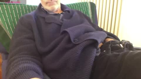 Snapshot of mynakedbeach chatting on 03/10/25, 11:10 Bi sexy guy lovense hush is on private is open or password show tip if you like. online show from 03/10/25, 11:10