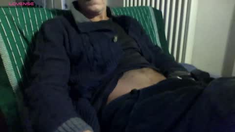 Snapshot of mynakedbeach chatting on 11/17/25, 06:19 Bi sexy guy lovense hush is on private is open or password show tip if you like. online show from 11/17/25, 06:19