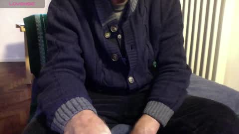 Snapshot of mynakedbeach chatting on 11/21/25, 08:02 Bi sexy guy lovense hush is on private is open or password show tip if you like. online show from 11/21/25, 08:02