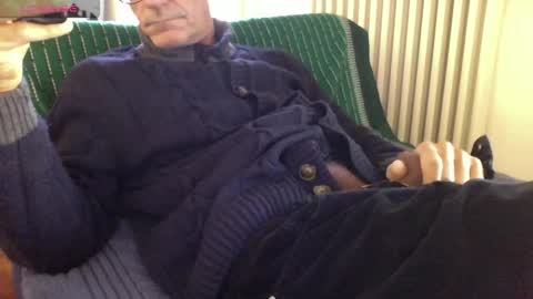 Snapshot of mynakedbeach chatting on 11/23/25, 08:47 Bi sexy guy lovense hush is on private is open or password show tip if you like. online show from 11/23/25, 08:47