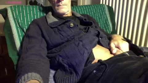 Snapshot of mynakedbeach chatting on 11/25/25, 04:07 Bi sexy guy lovense hush is on private is open or password show tip if you like. online show from 11/25/25, 04:07