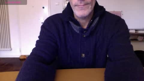 Snapshot of mynakedbeach chatting on 12/17/25, 08:42 Bi sexy guy lovense hush is on private is open or password show tip if you like. online show from 12/17/25, 08:42