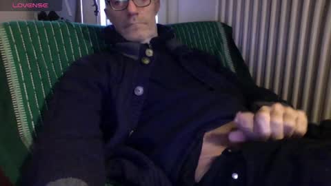 Snapshot of mynakedbeach chatting on 12/18/25, 07:36 Bi sexy guy lovense hush is on private is open or password show tip if you like. online show from 12/18/25, 07:36