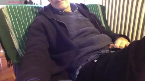 Snapshot of mynakedbeach chatting on 01/15/26, 11:04 Bi sexy guy lovense hush is on private is open or password show tip if you like. online show from 01/15/26, 11:04