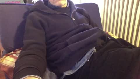 Snapshot of mynakedbeach chatting on 02/07/26, 09:24 Bi sexy guy lovense hush is on private is open or password show tip if you like. online show from 02/07/26, 09:24