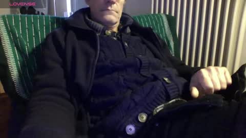 Snapshot of mynakedbeach chatting on 02/19/26, 10:44 Bi sexy guy lovense hush is on private is open or password show tip if you like. online show from 02/19/26, 10:44