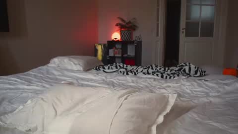 Snapshot of mynaughtynights chatting on 07/08/26, 01:04 Sima online show from 07/08/26, 01:04