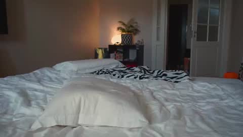 Snapshot of mynaughtynights chatting on 07/19/26, 11:58 Sima online show from 07/19/26, 11:58