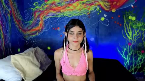 Snapshot of mynxii_petite chatting on 01/11/26, 12:32 Mynxii online show from 01/11/26, 12:32