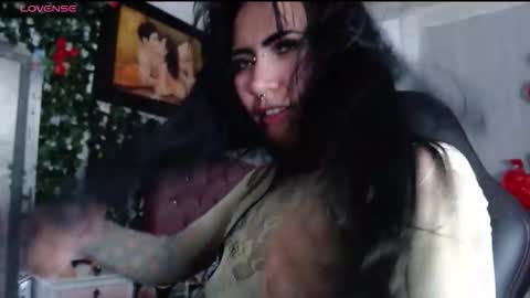 Snapshot of myomi_nix chatting on 10/23/25, 03:06 myomi online show from 10/23/25, 03:06