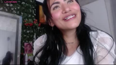 Snapshot of myomi_nix chatting on 12/18/25, 12:17 myomi online show from 12/18/25, 12:17