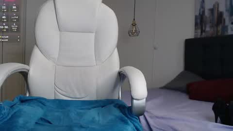 Snapshot of mysterious_girl42 chatting on 01/17/25, 04:04 No Name online show from 01/17/25, 04:04