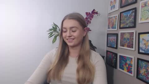 Snapshot of mysteryericax chatting on 12/03/24, 01:10 Erica online show from 12/03/24, 01:10