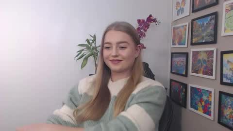 Snapshot of mysteryericax chatting on 12/06/24, 01:00 Erica online show from 12/06/24, 01:00