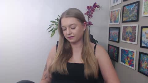 Snapshot of mysteryericax chatting on 12/10/24, 01:33 Erica online show from 12/10/24, 01:33