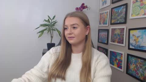 Snapshot of mysteryericax chatting on 12/18/24, 12:07 Erica online show from 12/18/24, 12:07