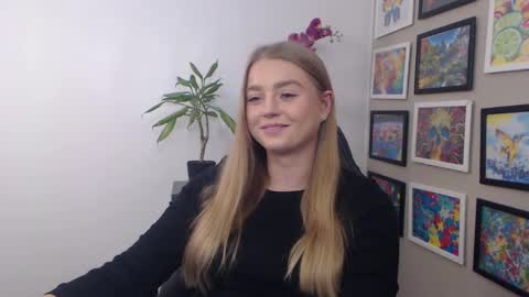 Snapshot of mysteryericax chatting on 12/20/24, 01:00 Erica online show from 12/20/24, 01:00