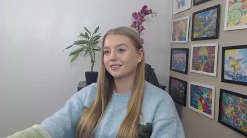 Snapshot of mysteryericax chatting on 01/07/25, 12:09 Erica online show from 01/07/25, 12:09