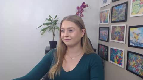 Snapshot of mysteryericax chatting on 01/08/25, 12:47 Erica online show from 01/08/25, 12:47